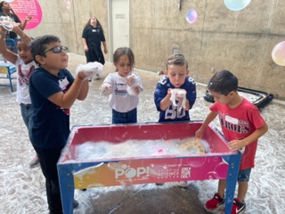  Students at Science Center 