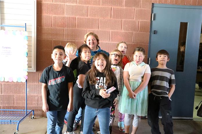   Image of Ruthie Contreras with students 