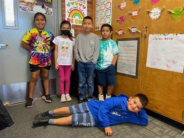 Students say peace out to drugs. 